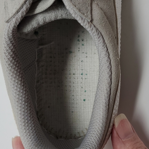 Women's Puma Size 6.5 Sneakers - Picture 8 of 9